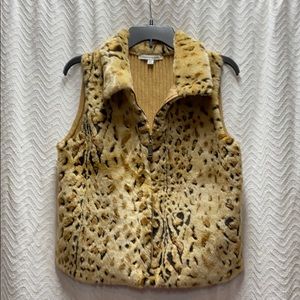 Mercer Street Studio Medium Petite faux fur vest